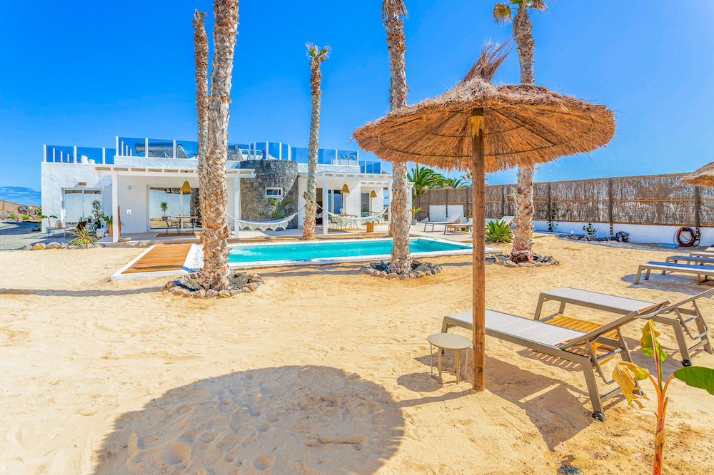 beach villa pool 2